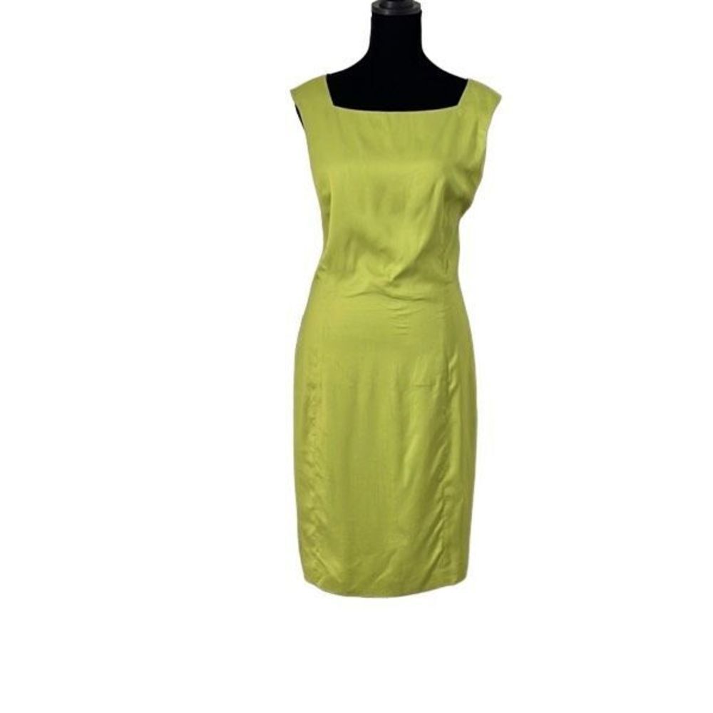 Tahari Dress. Sleeveless. Size 8 Rayon/Linen Blend